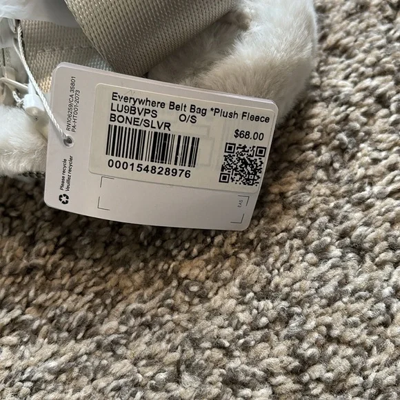 Lululemon Everywhere Belt Bag *Plush Fleece NWT - Picture 4 of 4